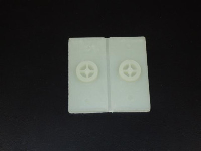 Plastový pás 75x75 mm