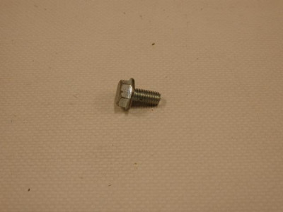 Šroub M6x12