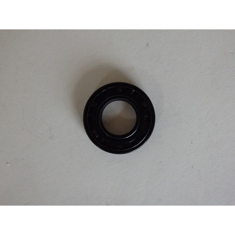 Gufero 15x28x4,5 YD45.01.00.09-00